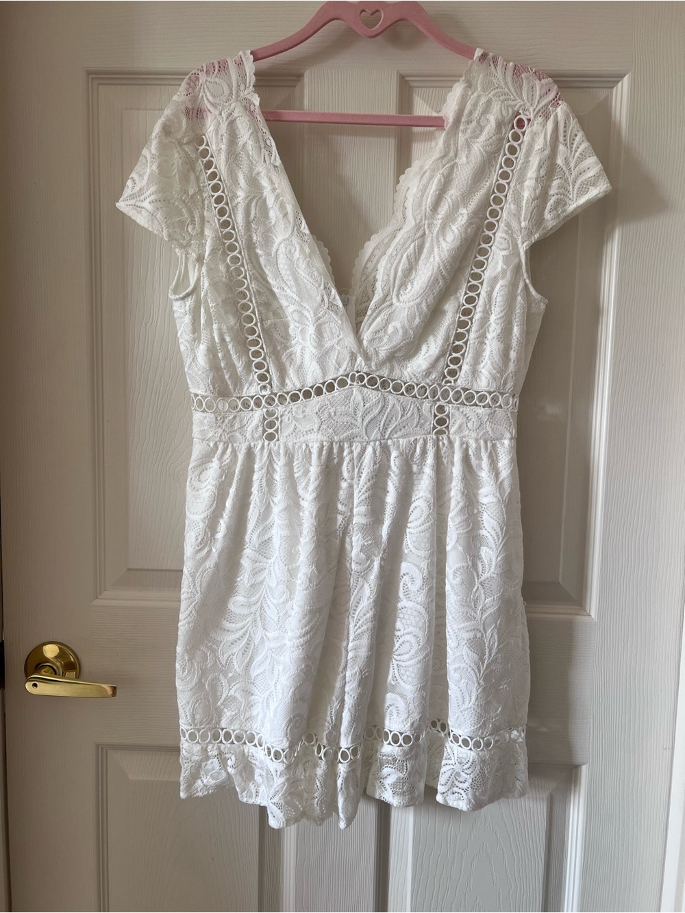 Hello Molly White Lace V-Neck Scalloped Romper NWOT Size 8